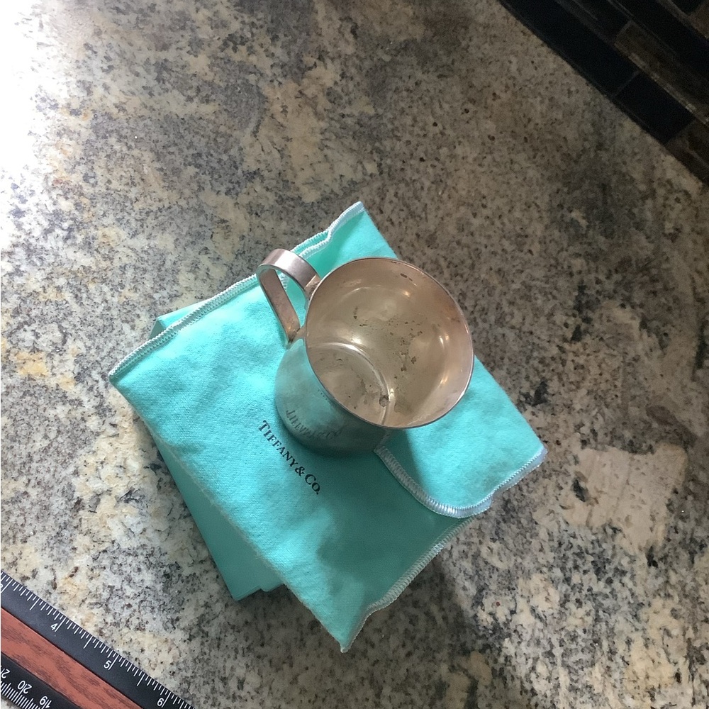 Authentic TIFFANY & Co. Stirling silver baby cup with handle - Picture 16 of 16